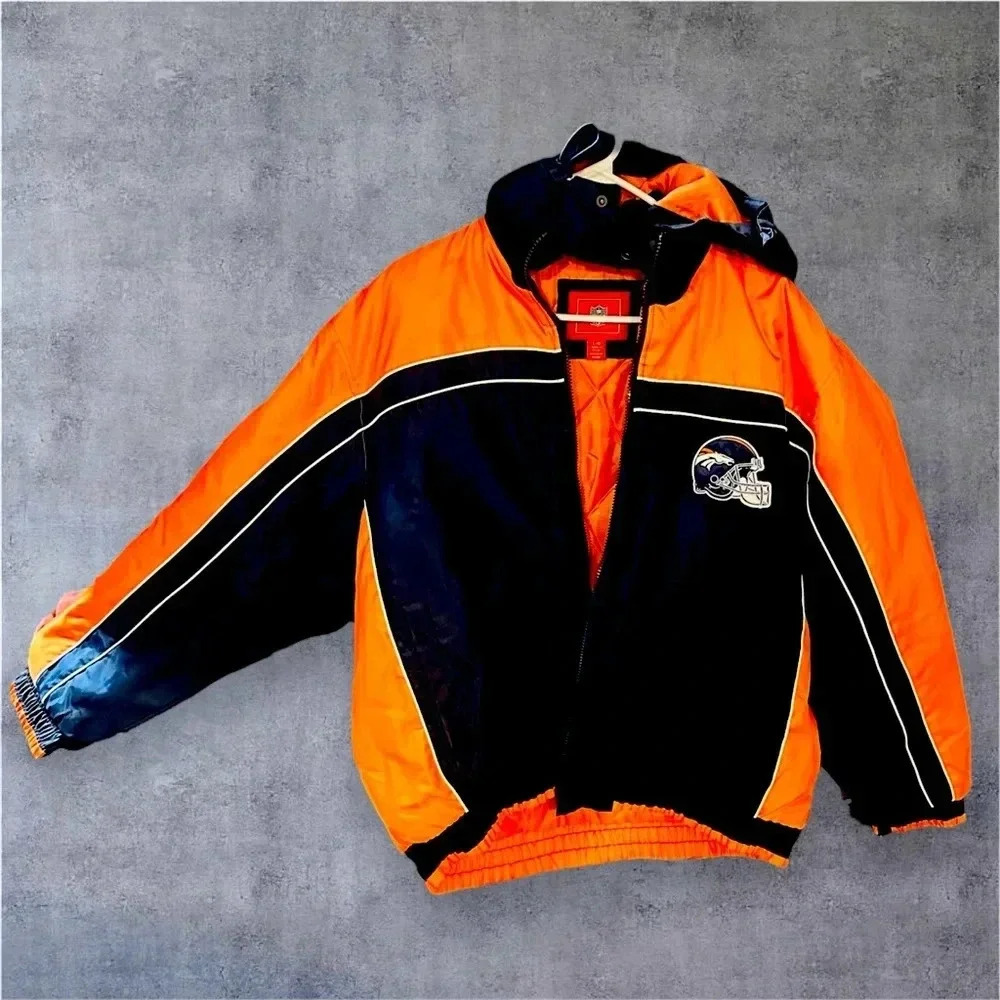 🔹 Featured Item: Vintage Denver Broncos NFL Winter Jacket Puffer Coat - Size L 🔹